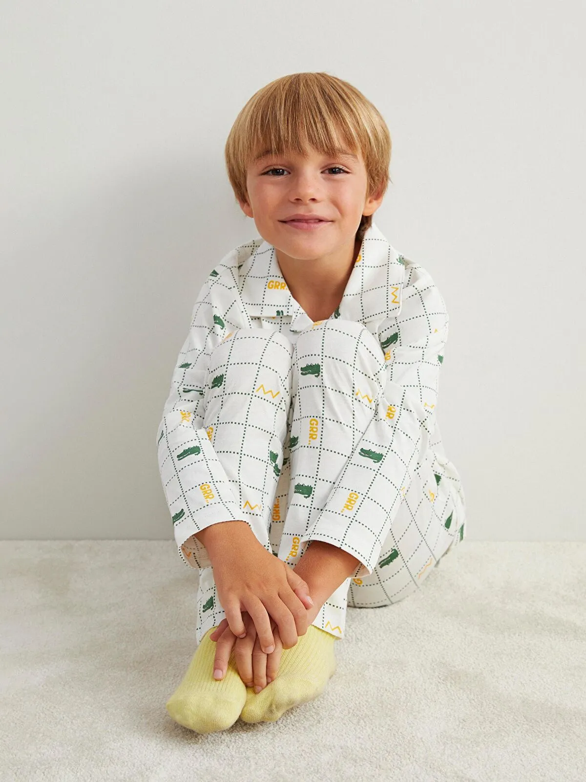 Off-White Shirt Collar Plaid Pattern Long-Sleeved Boys' Pajama Set