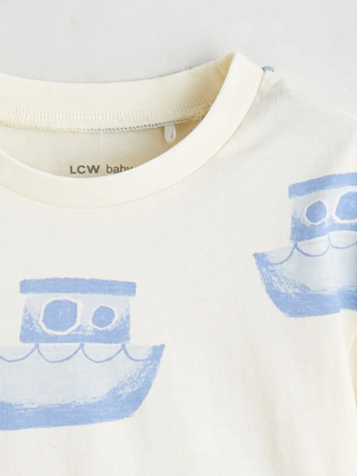 Off-white Crew Neck T-shirt and Shorts