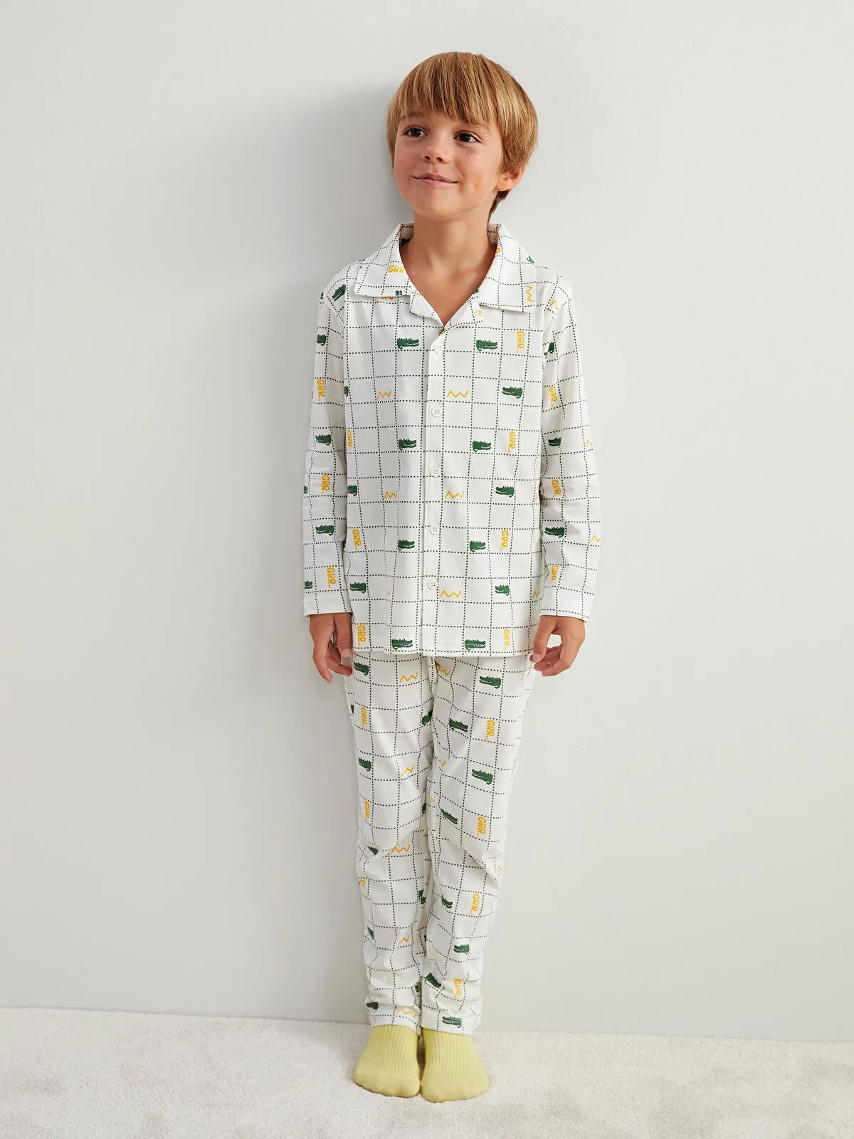Off-White Shirt Collar Plaid Pattern Long-Sleeved Boys' Pajama Set